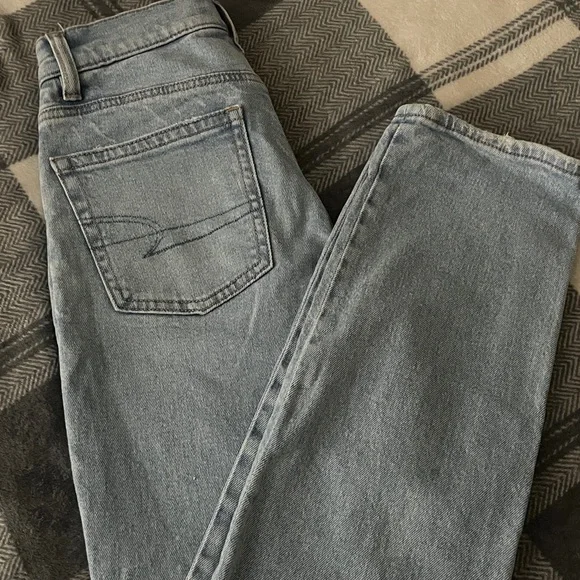 American Eagle Outfitters Women's Straight Leg Jeans in Light Blue - Picture 5 of 5